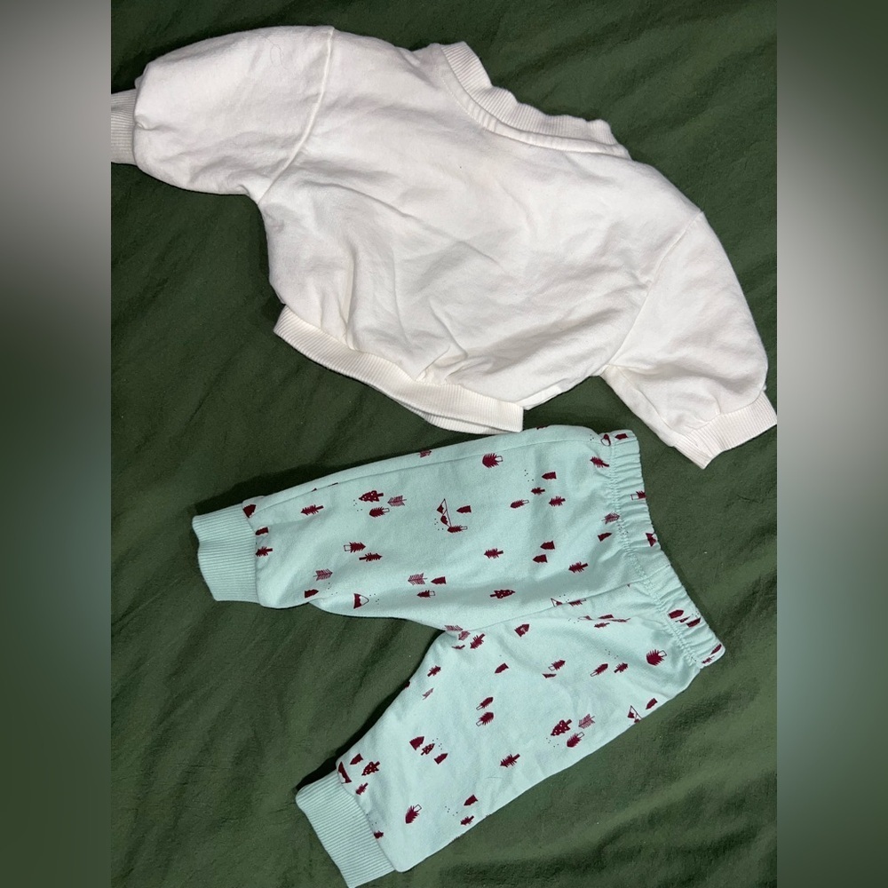 ‼️NWOT: Cat & Jack Christmas Tree Matching Set - NB - Picture 3 of 4